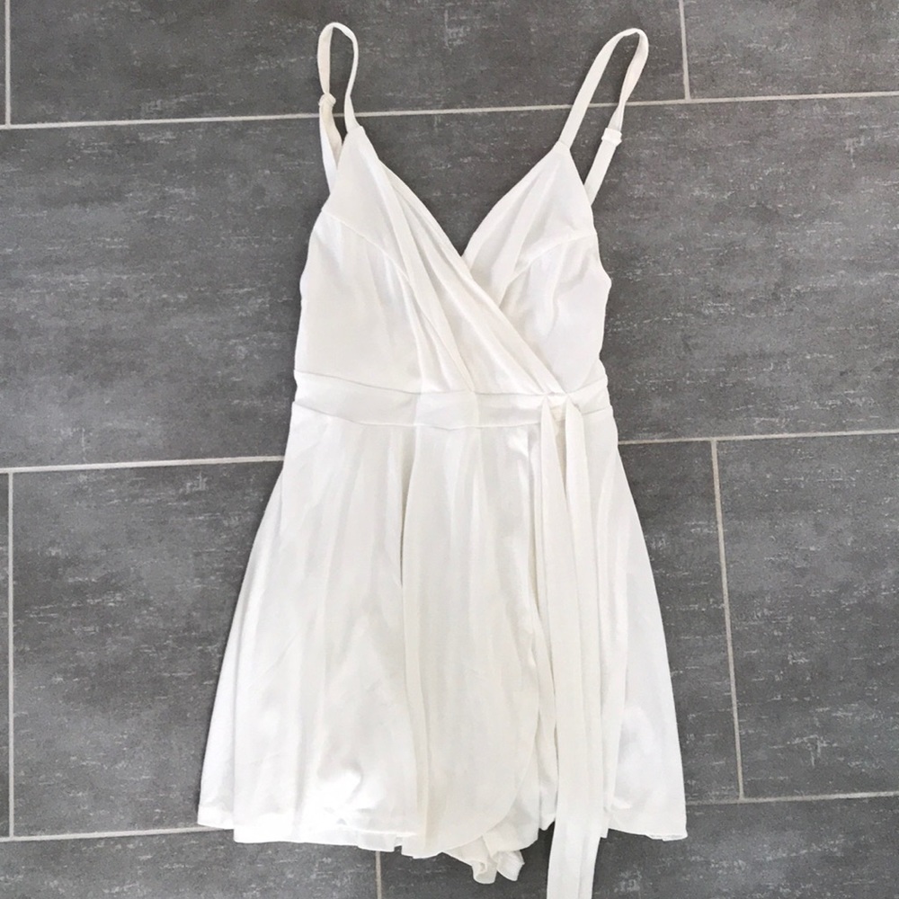 URBAN OUTFITTERS- Summer romper